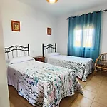 Con Piscina Y Jardin Privado No Aceptamos Grupos De Jovenes Conil De La Frontera