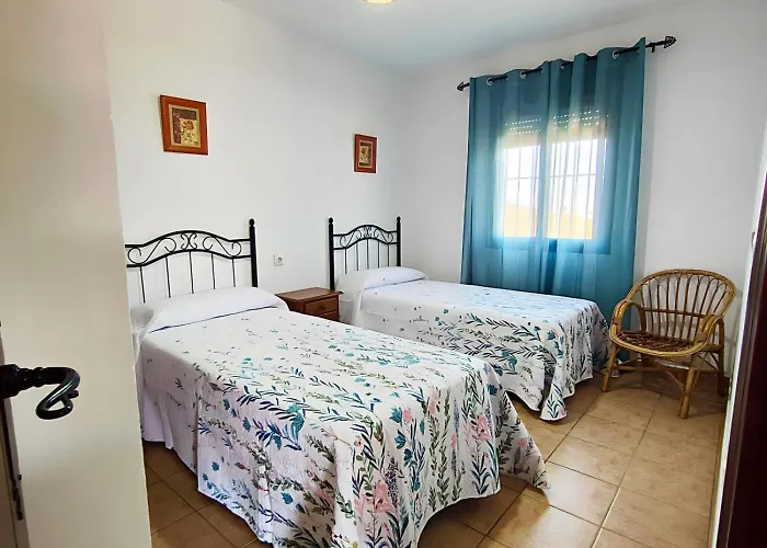 Con Piscina Y Jardin Privado No Aceptamos Grupos De Jovenes Conil De La Frontera